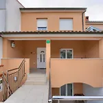 Aurelia - Terrace With Lemon Garden View Pula