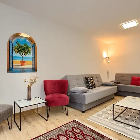 Aurelia - Terrace With Lemon Garden View Pula