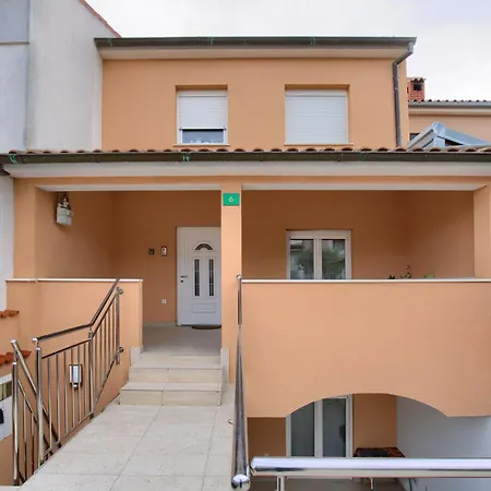 Aurelia - Terrace With Lemon Garden View Pula