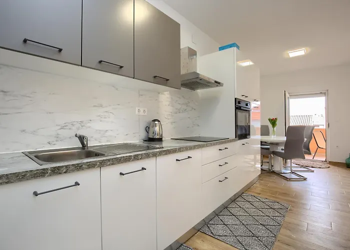 Aurelia - Terrace With Lemon Garden View Pula