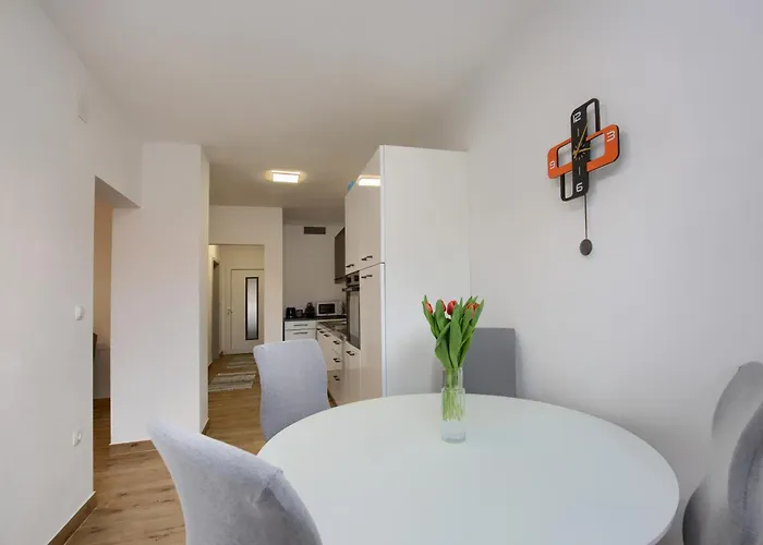 Aurelia - Terrace With Lemon Garden View * Pula