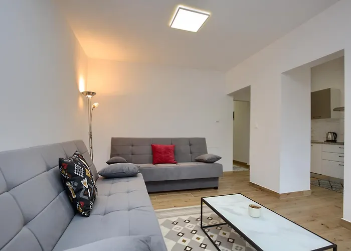 Aurelia - Terrace With Lemon Garden View Pula