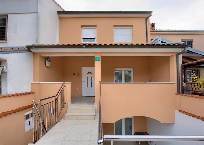 Aurelia - Terrace With Lemon Garden View Pula